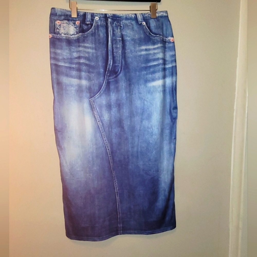 2-Plus Size Skirts - Picture 5 of 6